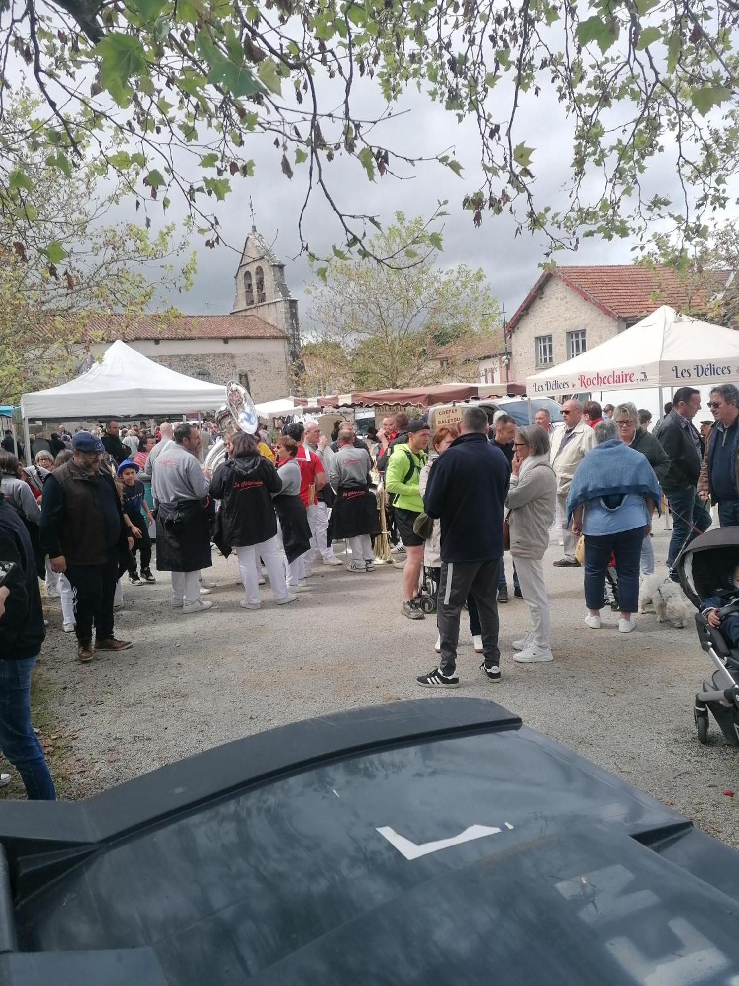 Appartamento Chez Henry Peyrat-le-Château Esterno foto